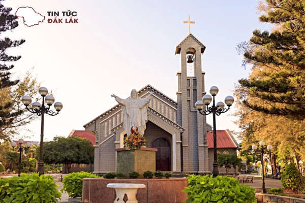 Giới Thiệu Về Nhà Thờ Thánh Tâm