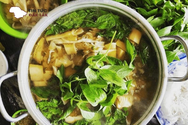 Lẩu Rau Rừng