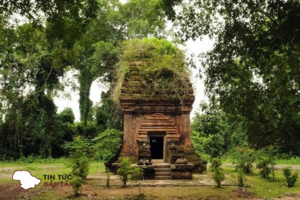 Những Trải Nghiệm Tuyệt Vời Khi Đến Tháp Chăm Yang Prong